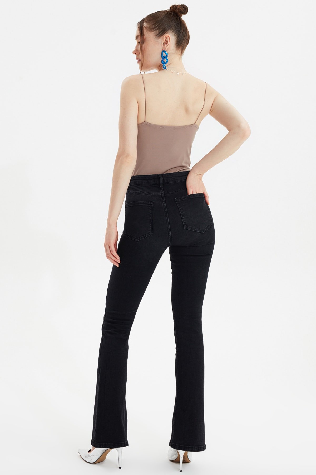 Trendyol Slit High Waist Flare Jeans TWOAW21JE0025 5 Trendyol Slit High Waist Flare Jeans TWOAW21JE0025 5